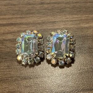 Vintage Aurora Borealis Large Rhinestone Gold Tone Clip Earrings 1 " x 3/4" EUC‎